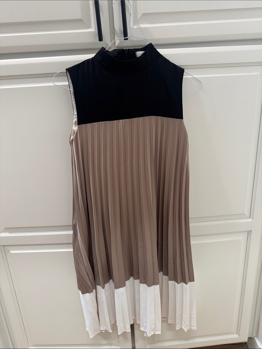 Avantlook Black and Taupe Pleated Sleeveless Dress with White Hem